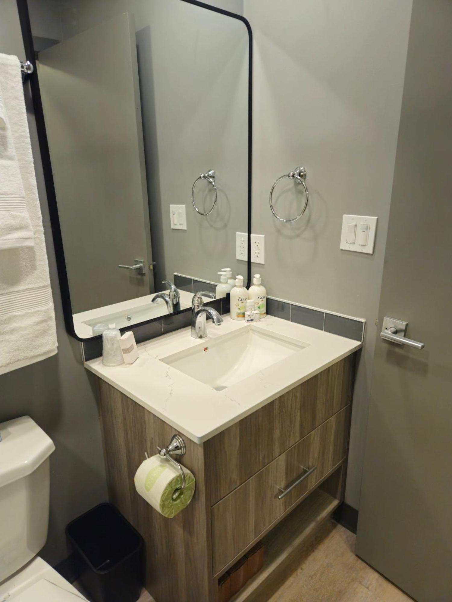 Ramada By Wyndham West Edmonton Hotel & Suites ภายนอก รูปภาพ