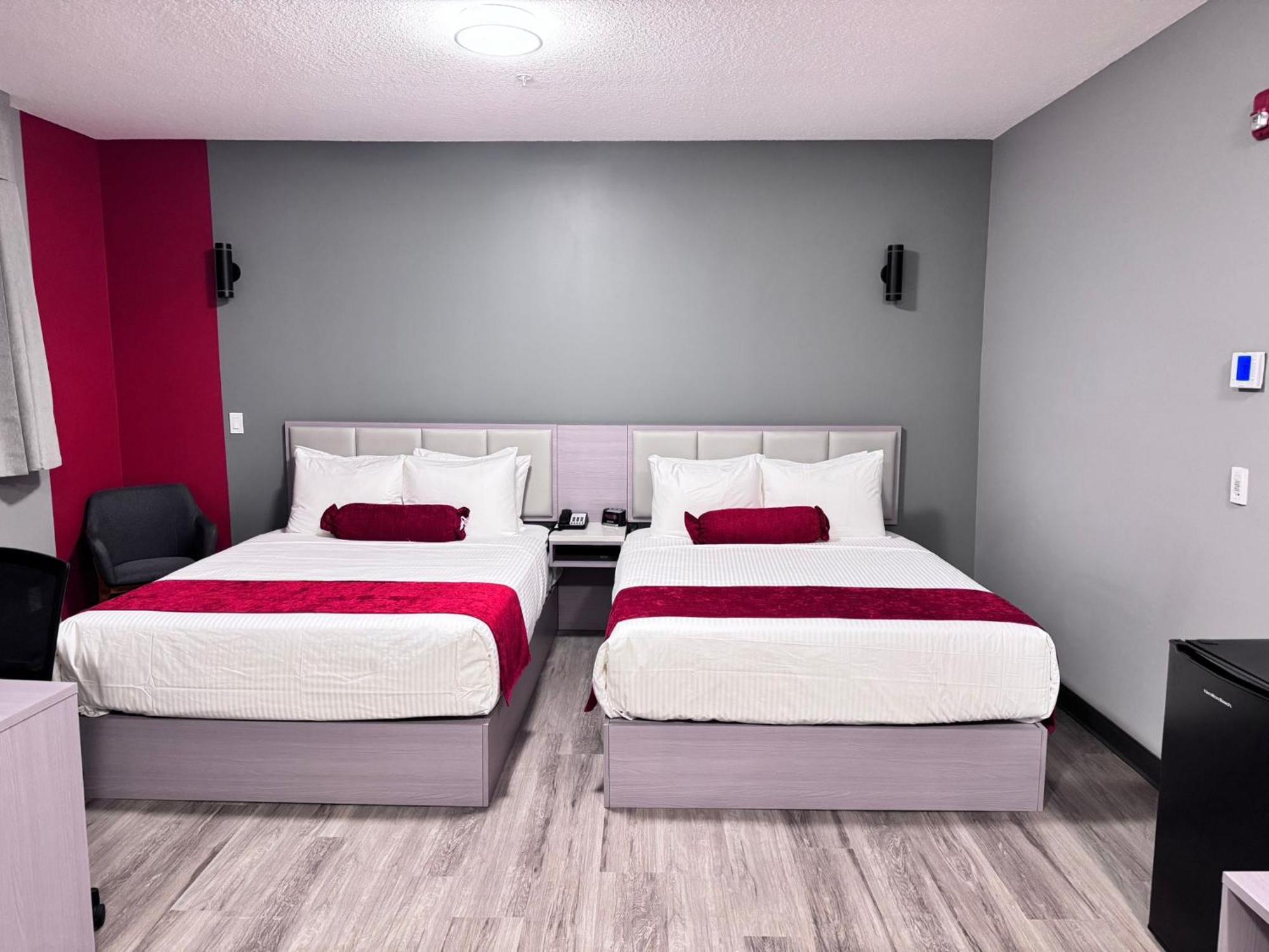 Ramada By Wyndham West Edmonton Hotel & Suites ภายนอก รูปภาพ