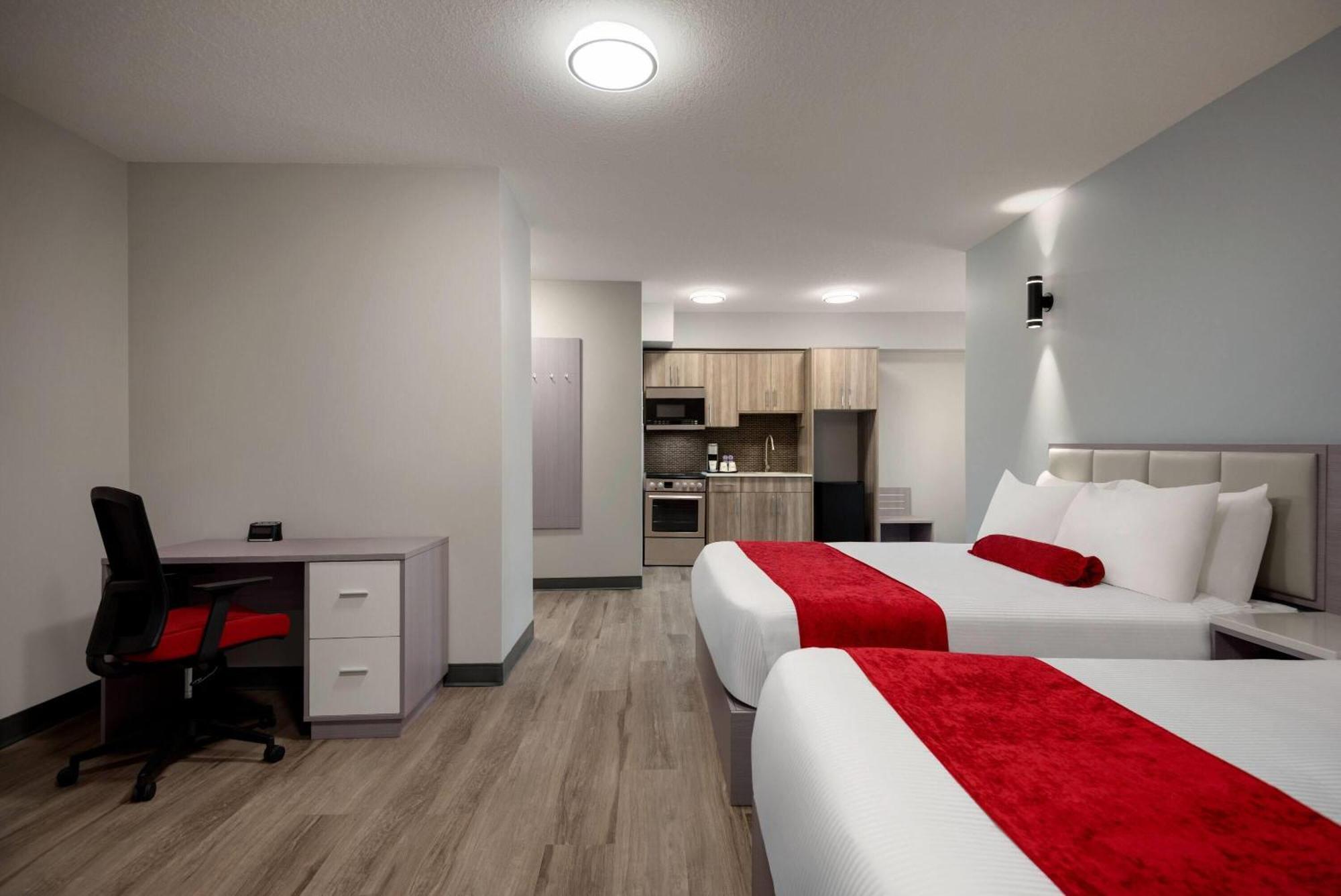 Ramada By Wyndham West Edmonton Hotel & Suites ภายนอก รูปภาพ
