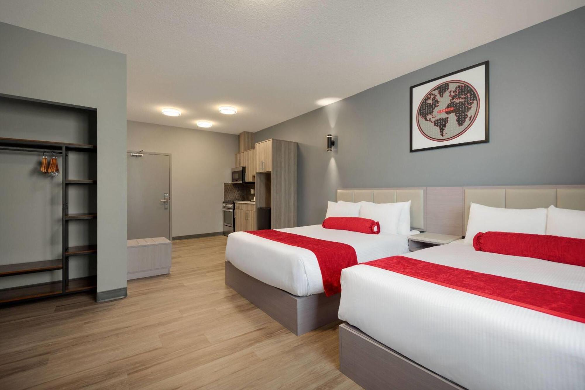 Ramada By Wyndham West Edmonton Hotel & Suites ภายนอก รูปภาพ