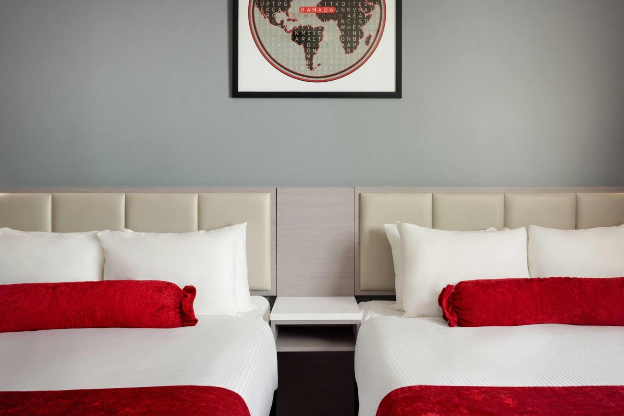 Ramada By Wyndham West Edmonton Hotel & Suites ภายนอก รูปภาพ