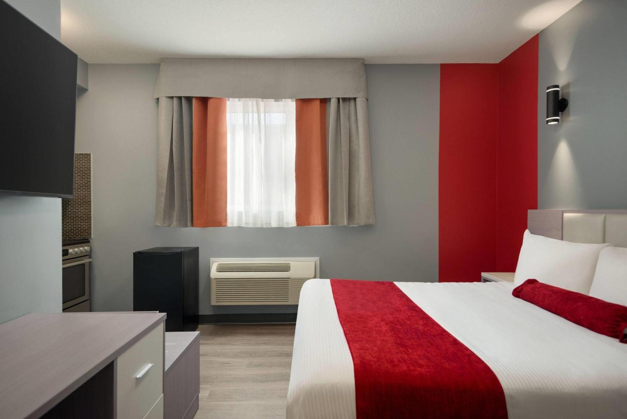 Ramada By Wyndham West Edmonton Hotel & Suites ภายนอก รูปภาพ