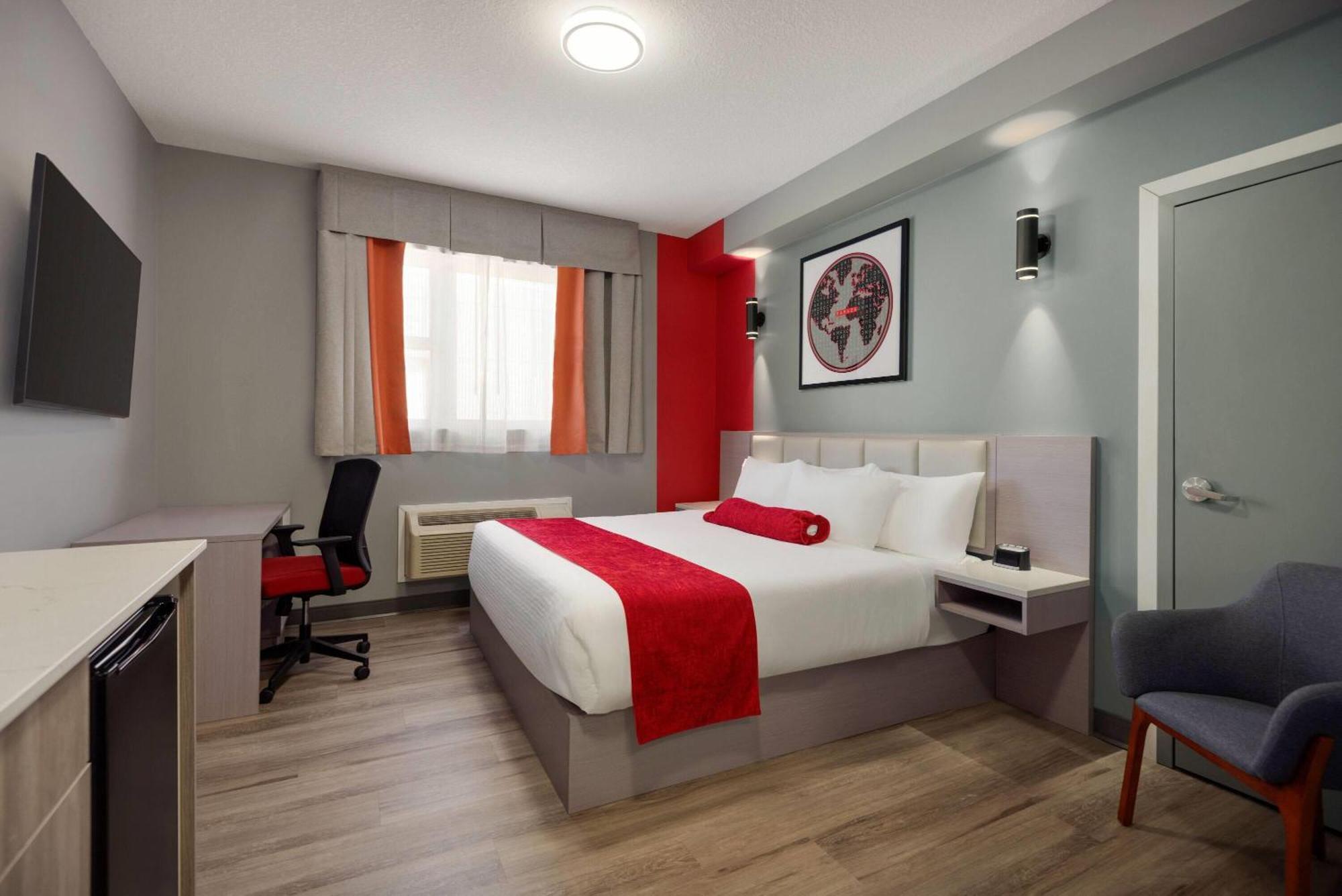 Ramada By Wyndham West Edmonton Hotel & Suites ภายนอก รูปภาพ