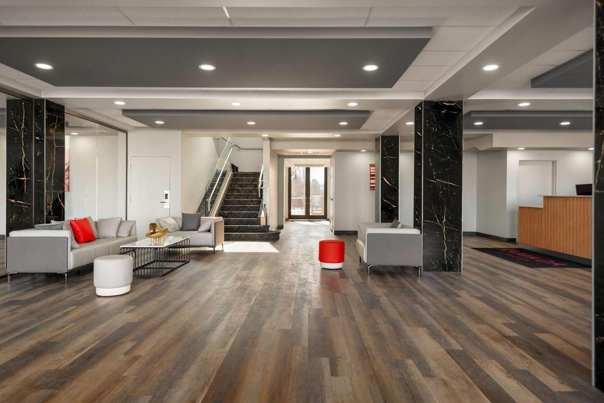 Ramada By Wyndham West Edmonton Hotel & Suites ภายนอก รูปภาพ