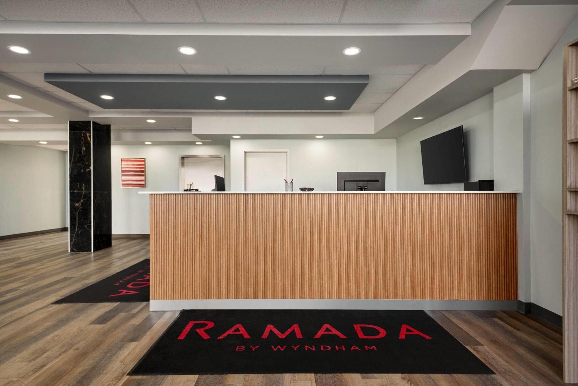 Ramada By Wyndham West Edmonton Hotel & Suites ภายนอก รูปภาพ