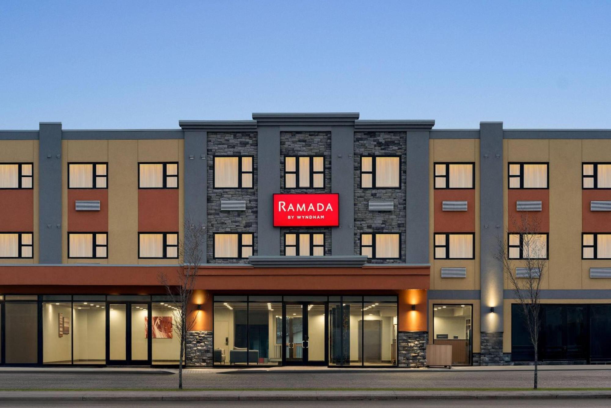 Ramada By Wyndham West Edmonton Hotel & Suites ภายนอก รูปภาพ