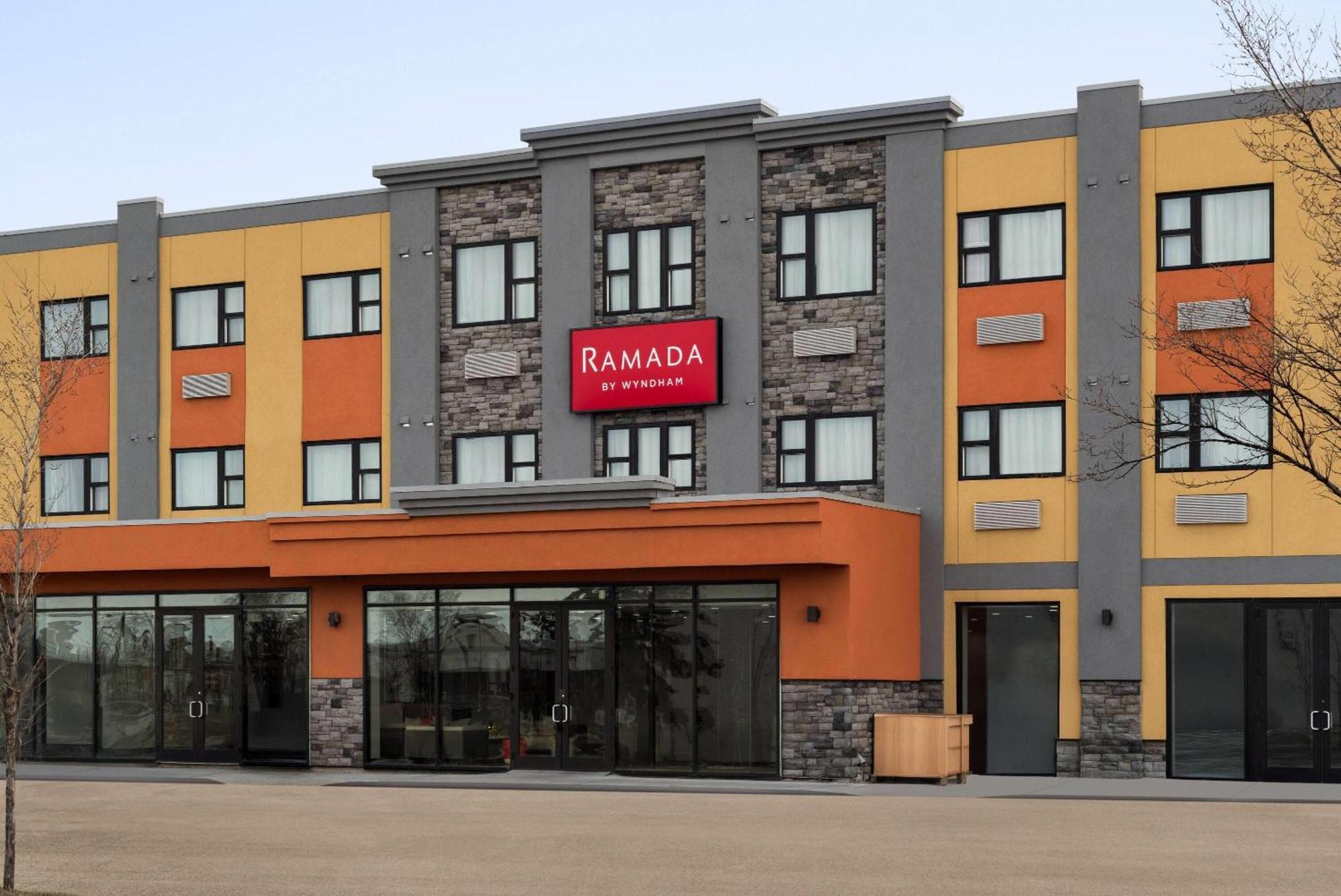 Ramada By Wyndham West Edmonton Hotel & Suites ภายนอก รูปภาพ
