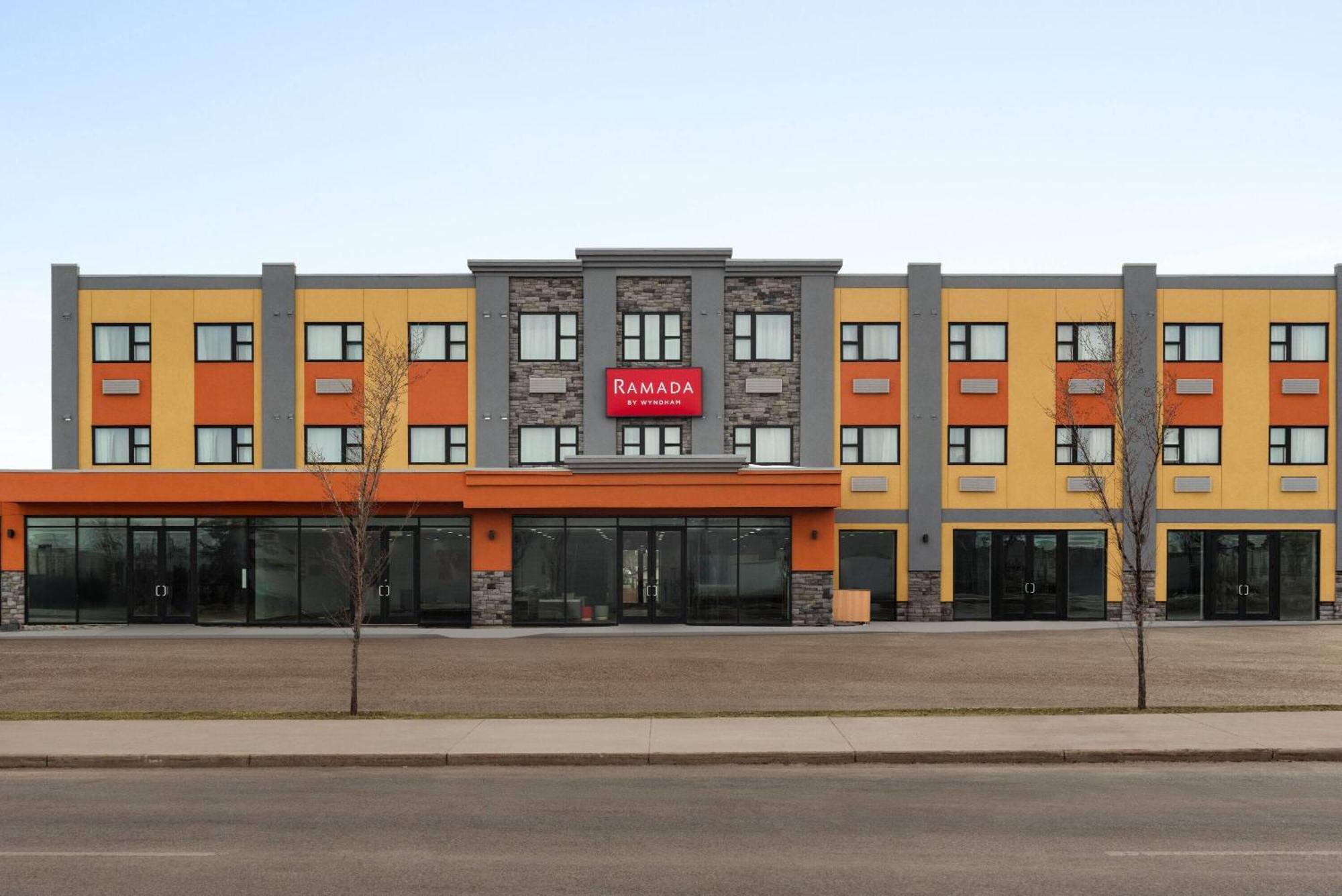Ramada By Wyndham West Edmonton Hotel & Suites ภายนอก รูปภาพ